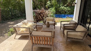 Conjunto Muebles Exterior: Sofá, Sillas y Mesa