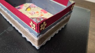 Cajas de fresas decoradas y recicladas