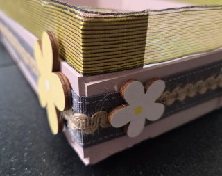 Cajas de fresas decoradas y recicladas