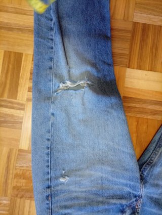 Pantalón vaquero roto Zara
