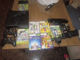 Xbox 360 con 2 mandos, cámara y juegos