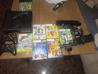 Xbox 360 con 2 mandos, cámara y juegos