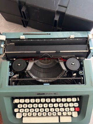 Máquina de escribir Olivetti Studio 46