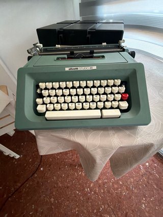 Máquina de escribir Olivetti Studio 46