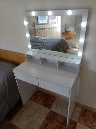 Tocador de maquillaje con luces LED