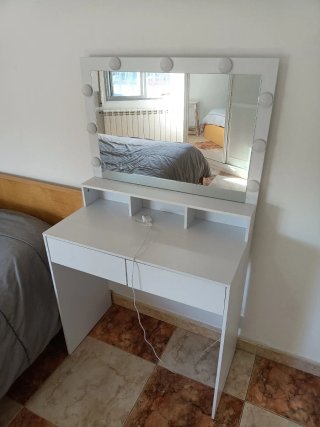 Tocador de maquillaje con luces LED