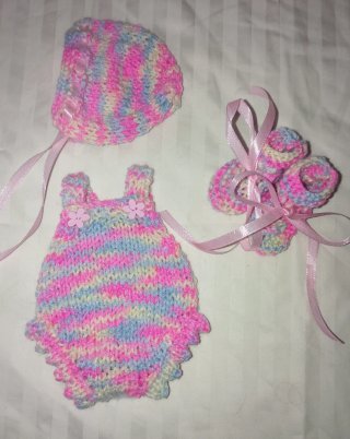 Conjunto reborn 30-33cm: gorro, ranita y patucos