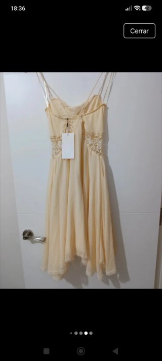 Vestido corto Zara encaje beige