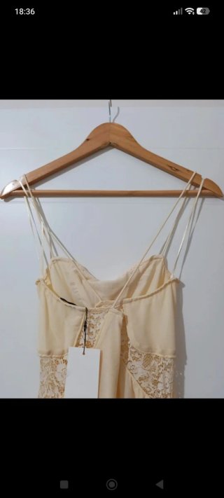 Vestido corto Zara encaje beige
