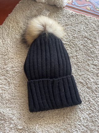 Gorro de lana Prada negro con pompón