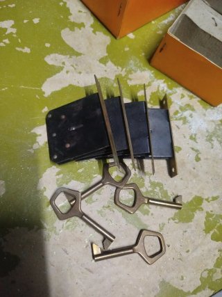 4 llaves antiguas para armario