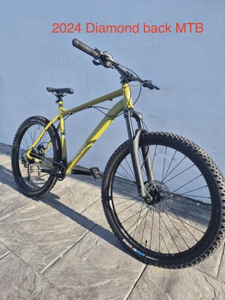 Bicicleta de Montaña Diamondback 2024 (Como nueva)