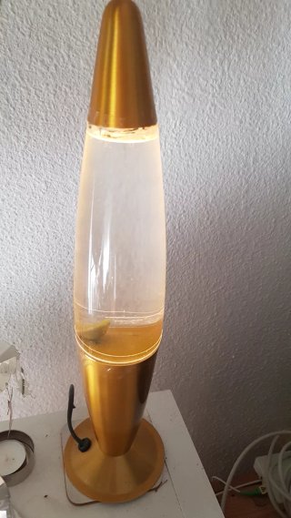 Lámpara Lava Dorada