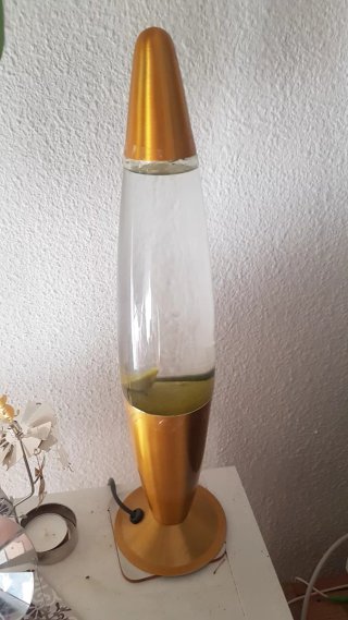 Lámpara Lava Dorada