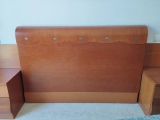 Cabecero y mesitas de noche madera