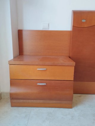 Cabecero y mesitas de noche madera