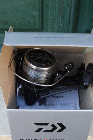 Carrete Daiwa Emblem 5000T Black