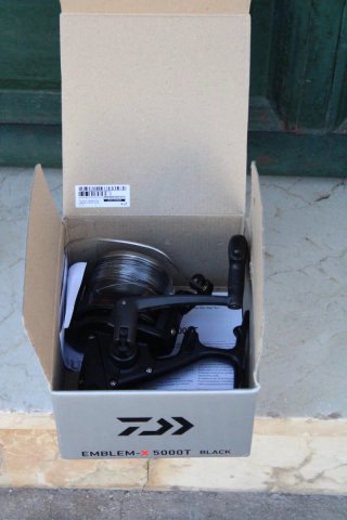 Carrete Daiwa Emblem 5000T Black