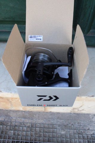 Carrete Daiwa Emblem 5000T Black