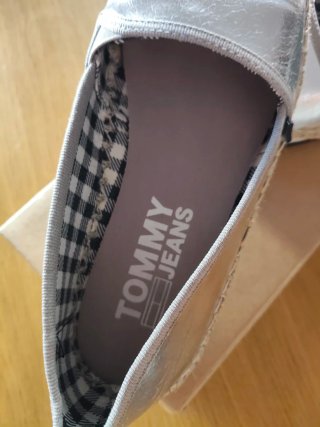 Alpargatas Tommy Jeans Plata T-37 original.
