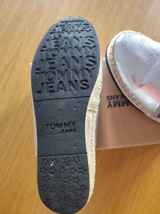 Alpargatas Tommy Jeans Plata T-37 original.