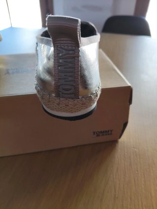Alpargatas Tommy Jeans Plata T-37 original.