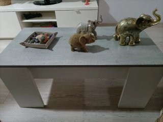 Mesa de salón moderna