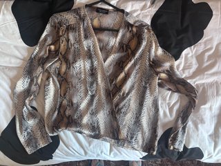 Blusa Zara cruzada animal print manga larga