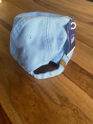 Gorra azul del festival Cala Mijas.