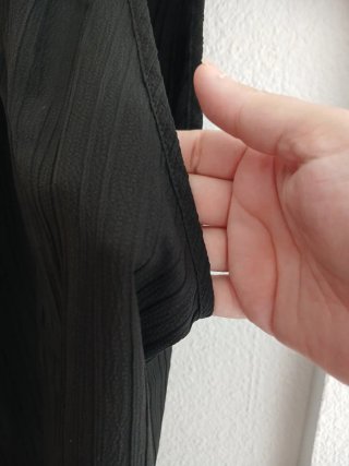 Top negro halter plisado como nuevo.