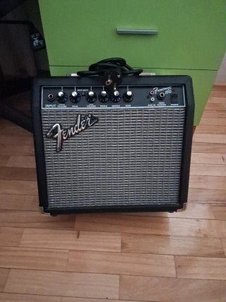 Amplificador Fender Frontman 15G