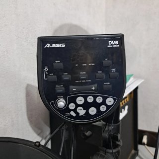Batteria Alesis DM6 + bacchette Vic + sgabello