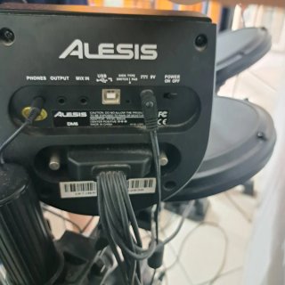 Batteria Alesis DM6 + bacchette Vic + sgabello