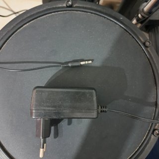 Batteria Alesis DM6 + bacchette Vic + sgabello