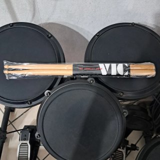 Batteria Alesis DM6 + bacchette Vic + sgabello