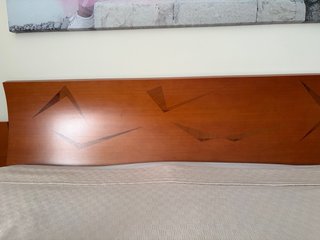 Mueble de madera para cama matrimonio con enchufes