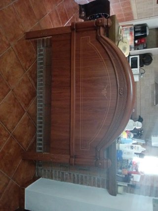 Cabecero de cama antiguo de madera
