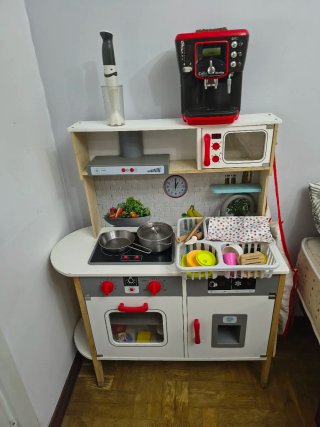 Cocinita de juguete con accesorios