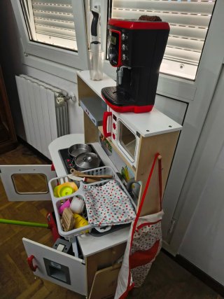 Cocinita de juguete con accesorios