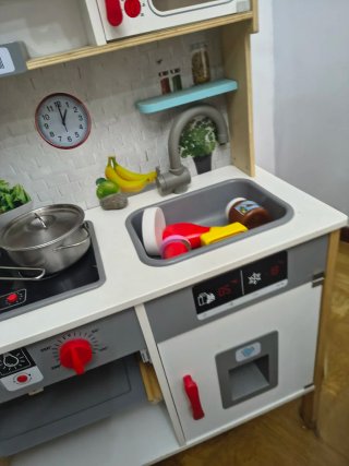 Cocinita de juguete con accesorios