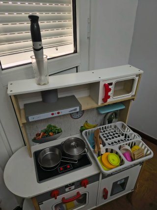 Cocinita de juguete con accesorios