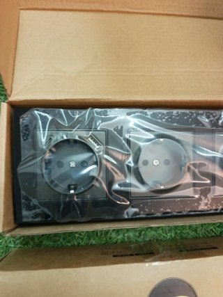 3 Bloques triples enchufes Schuko empotrables.