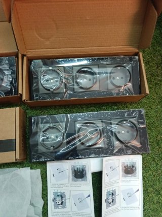 3 Bloques triples enchufes Schuko empotrables.