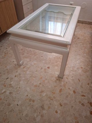 Mesa de centro blanca con cristal