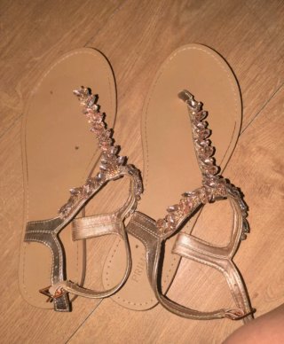 Sandalias Primark mujer doradas con pedrería