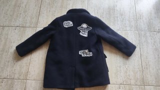 Abrigo Zara Girls azul con parches. Talla 6.