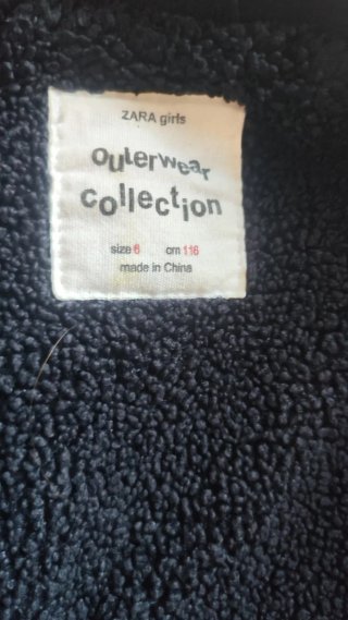 Abrigo Zara Girls azul con parches. Talla 6.