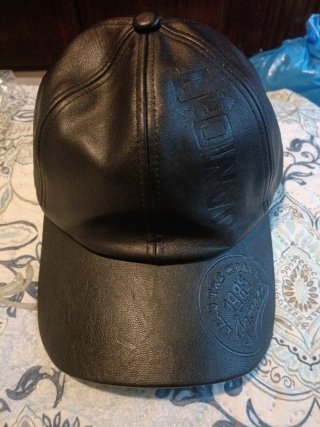 Gorra de cuero negra