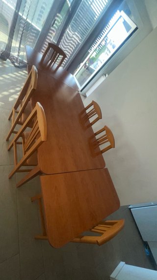 Se vende Comedor extensible de 6 sillas madera