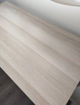 Escritorio de madera, altura regulable.